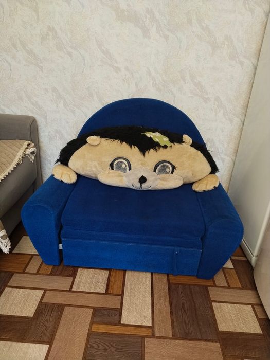 Продам почти даром детски диван и шкафчик