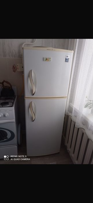 Продам холодильник в хорошем состоянии , работает идеально морозит
