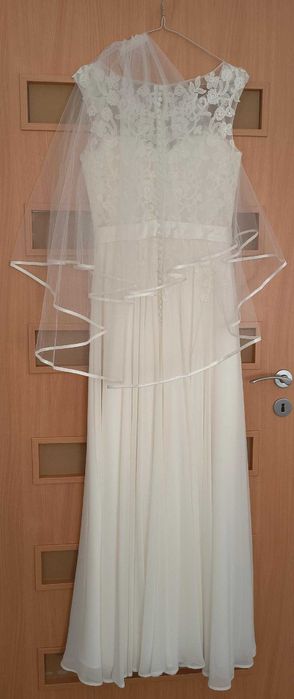 Rochie de mireasa si voal