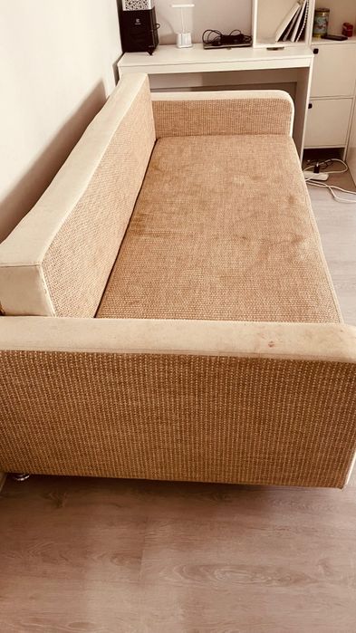 Продам диван с пледом