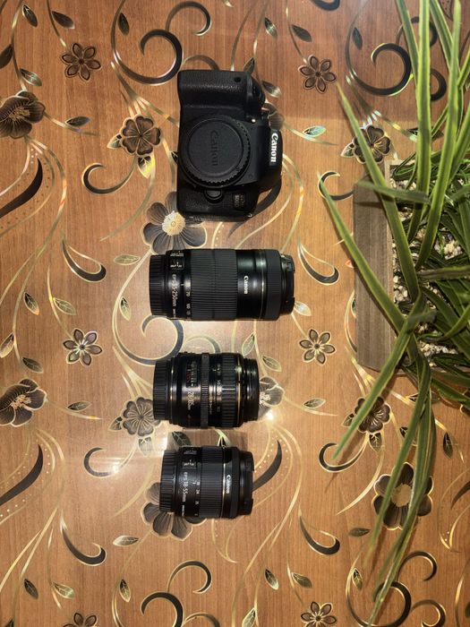 Canon EOS 800D – КАТО НОВ (4000 кадъра) + 3 обектива + Чанта + SD карта SanDisk Ultra A1 256GB