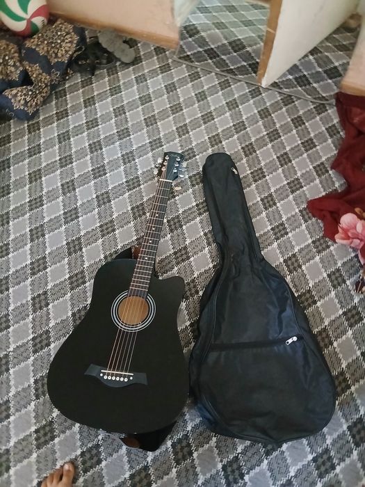 Akustik gitara qora rang