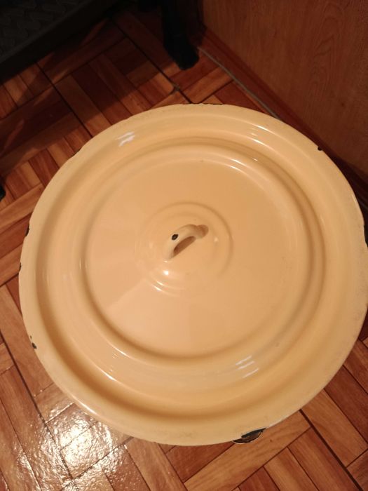 Продам эмалированное советское ведро.