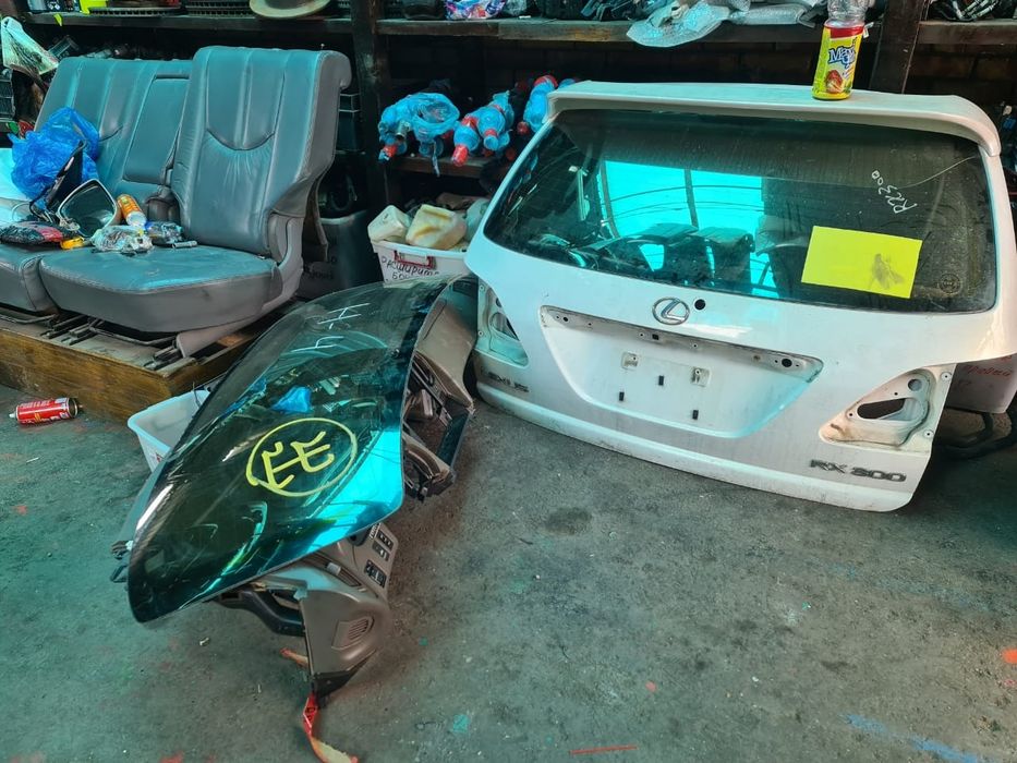 Заднее лобовое стекло Lexus RX300