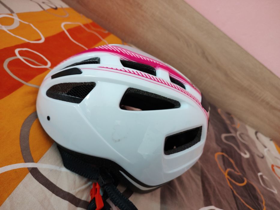 Чисто нова предпазна каска