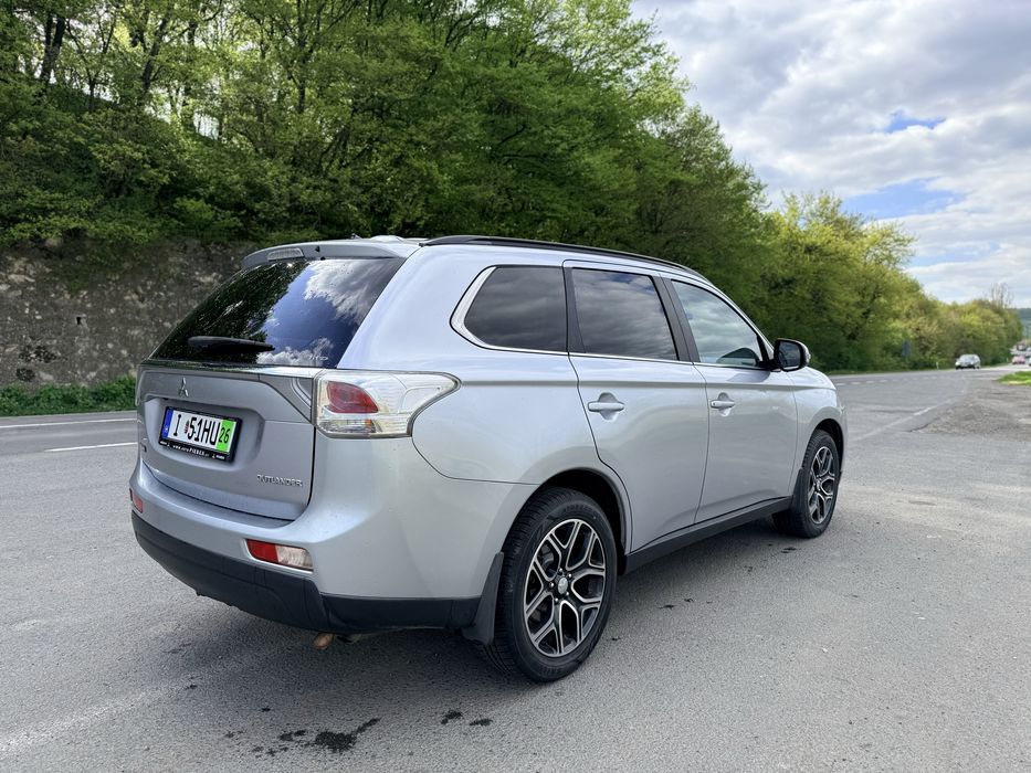 Vând Mitsubishi Outlander 4X4