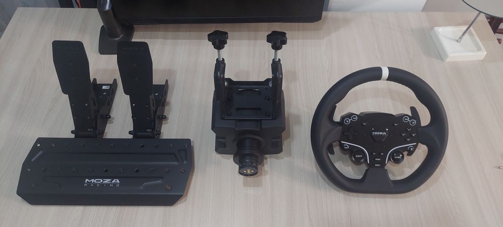 Moza r5, база, руль и педали