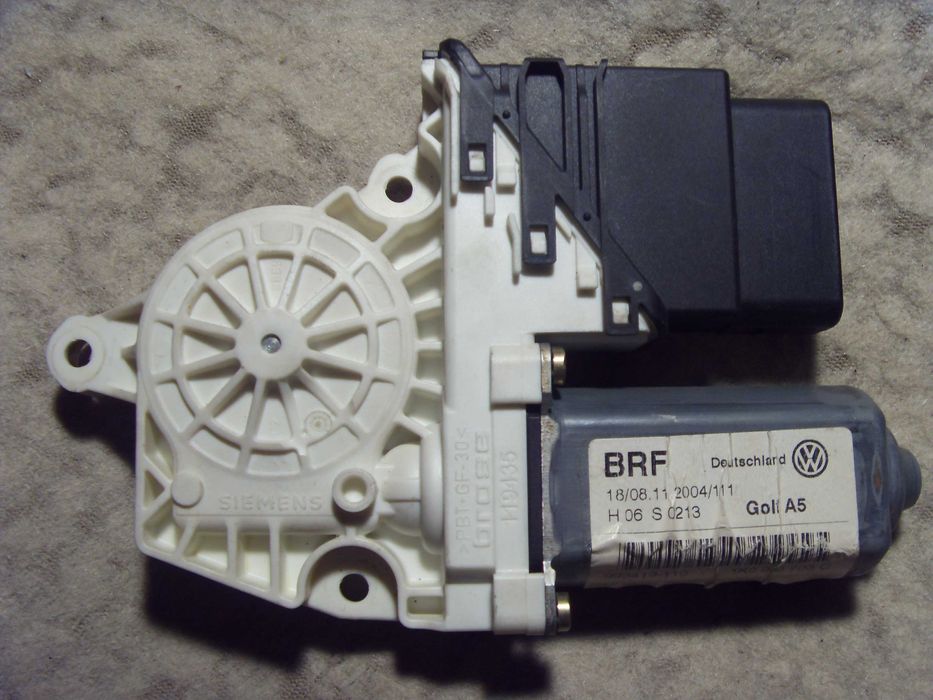 VW Голф 5  на части