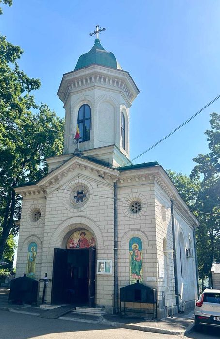 Vand Loc de Veci cu 2 Cavouri in Cimitirul Eternitatea Iasi