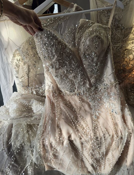 Бална рокля с ръчно нашити камъни