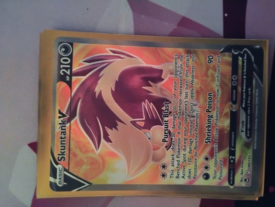 Cărți Pokemon diferite