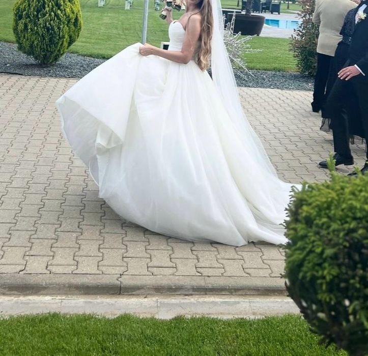 Rochie de mireasa tip printesa