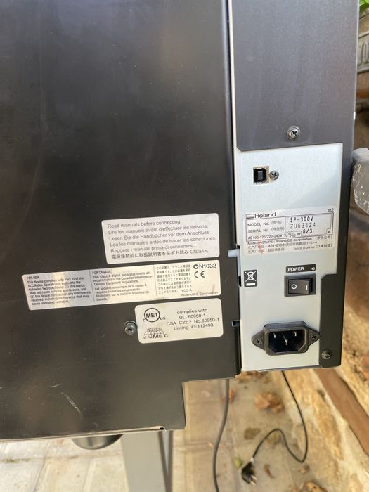 Roland SP-300V – широкоформатен принтер.