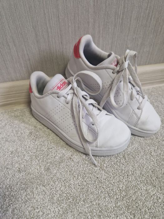 Маратонки Adidas за момиче, номер 30-31