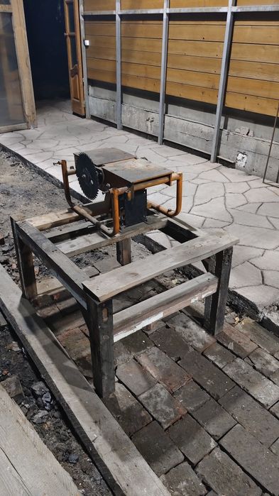 Продам циркулярный станок с фуганком