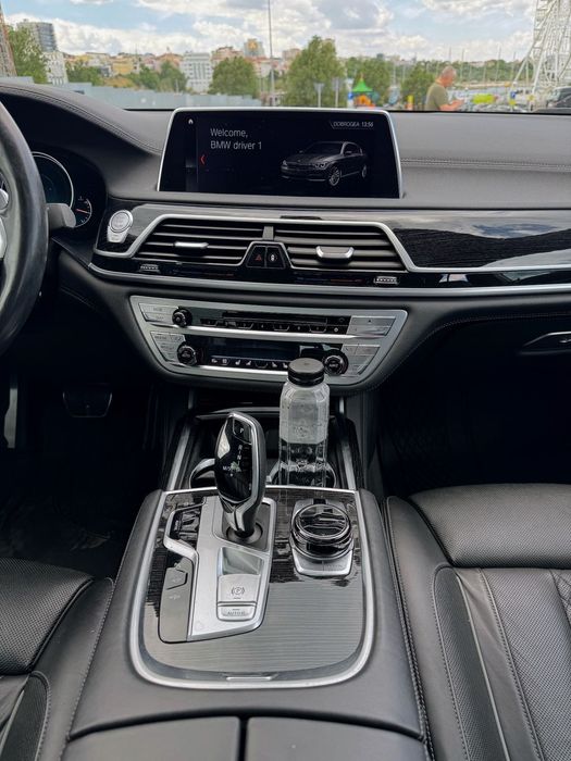 BMW Seria 7 BMW 740d xDrive M Sport 320CP | Unic Proprietar | Service BMW Inclus |