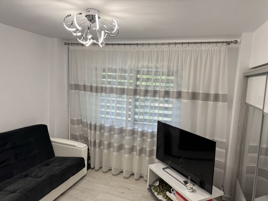 Vand garsonieră complet renovată și mobilată – Cartier Prundu, Pitești