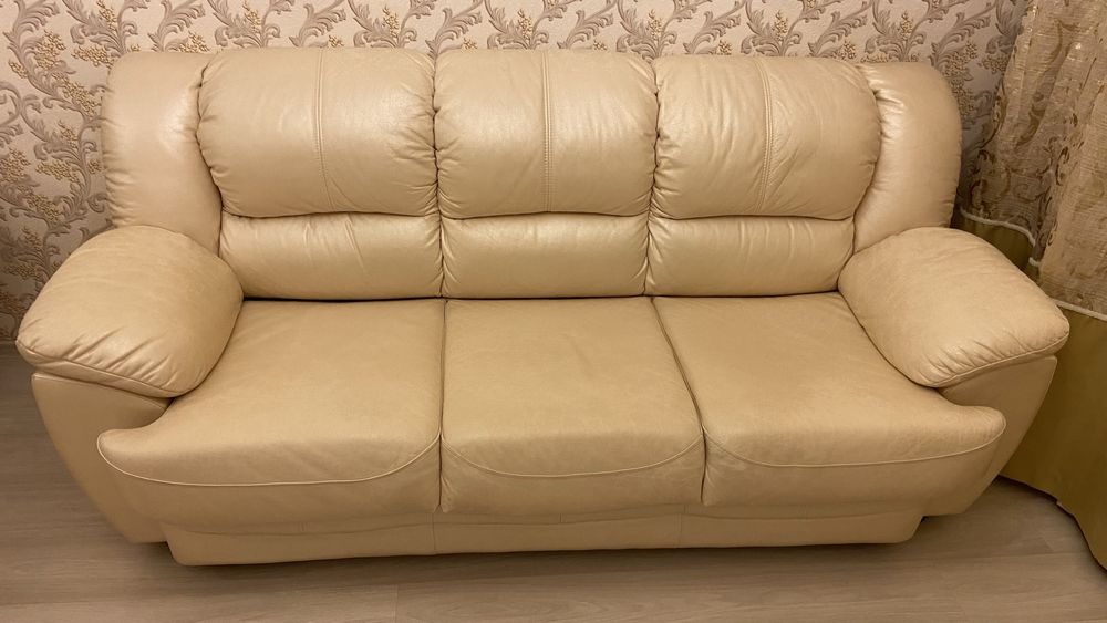 Продам кожаный диван