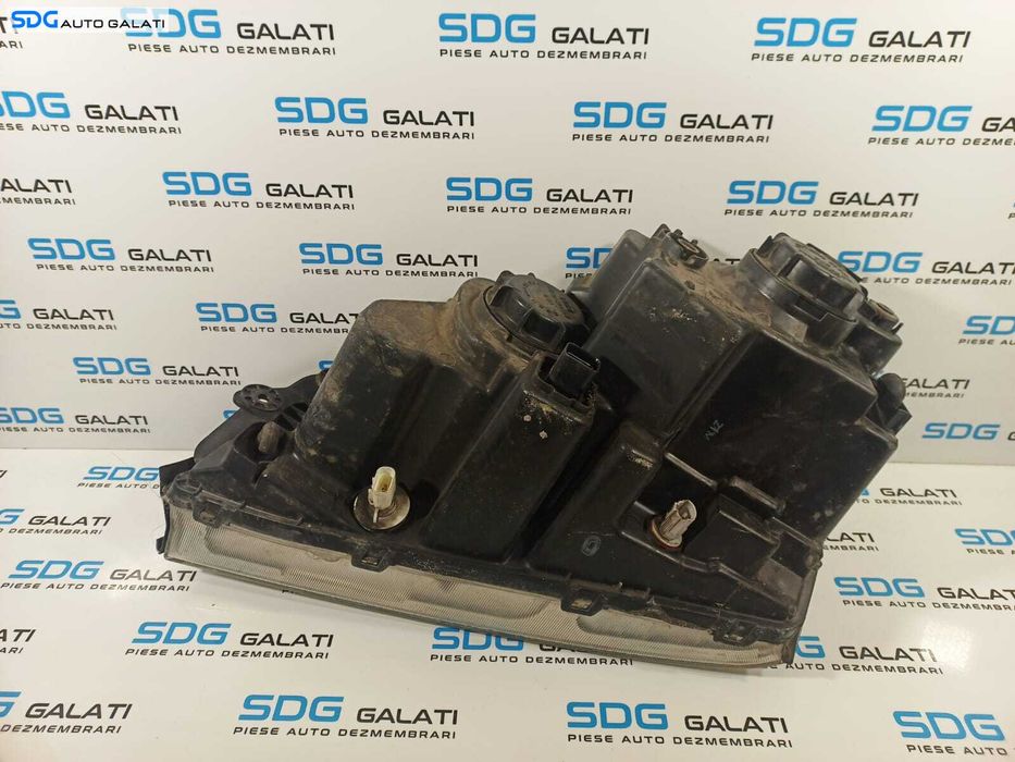 Far Dreapta EUROPA Fara Xenon Kia Sorento 2002 - 2009 [L2058] (Ureche Lipsa)