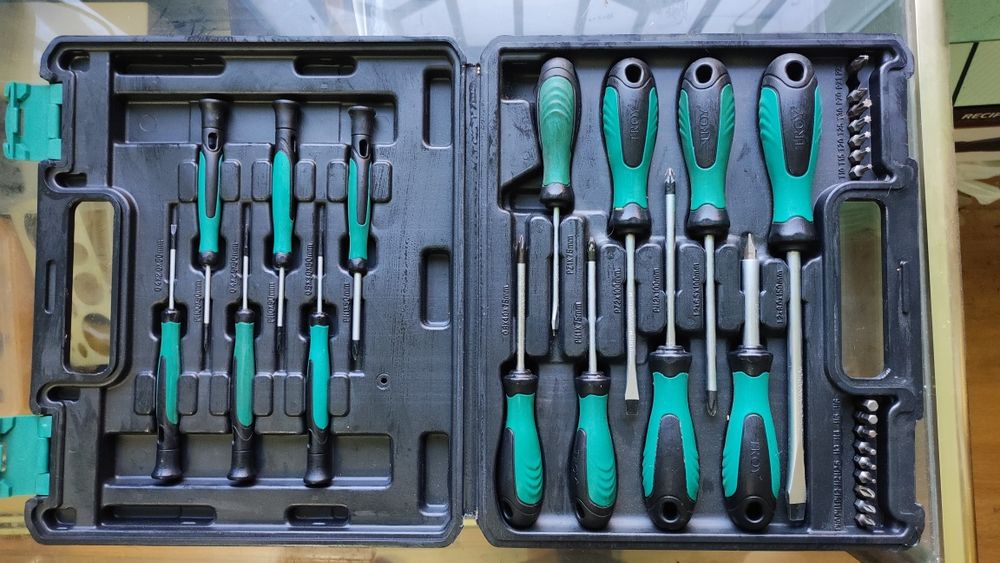 Комплект отвертки TROY - 18 части в удобен куфар