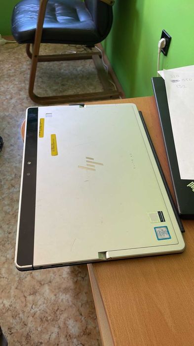 Лаптоп/Таблет 2-в-1 HP Elite x2 1012 G2
