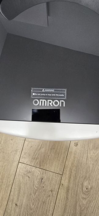 Напольные весы "OMRON"