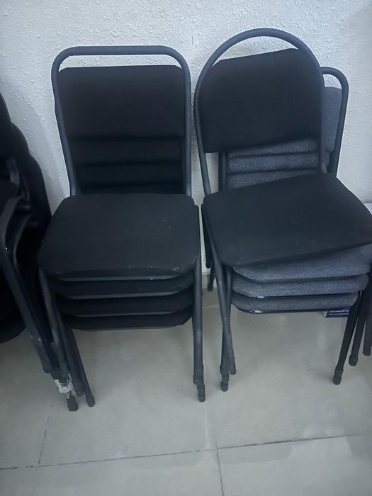Продаются офисные столы и стулья