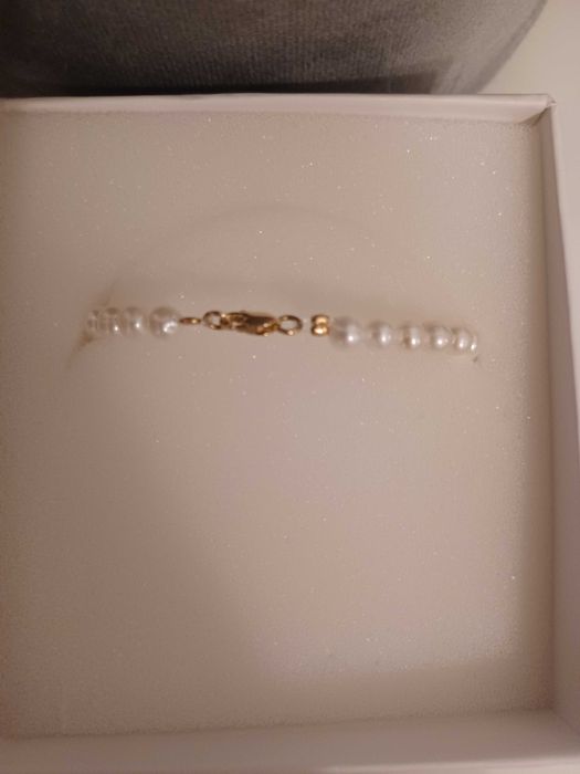 Vând colier elegant din perle de cultură.