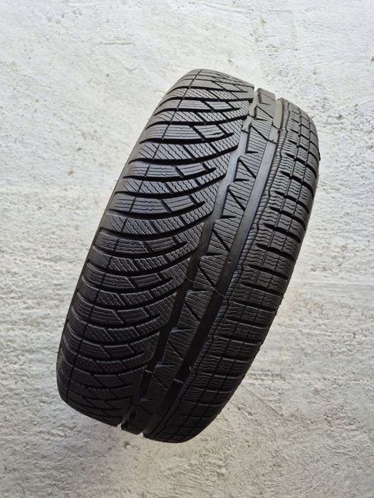 O bucată 245/45 R18 M+S iarnă - una Goodyear Michelin Nokian Nexen