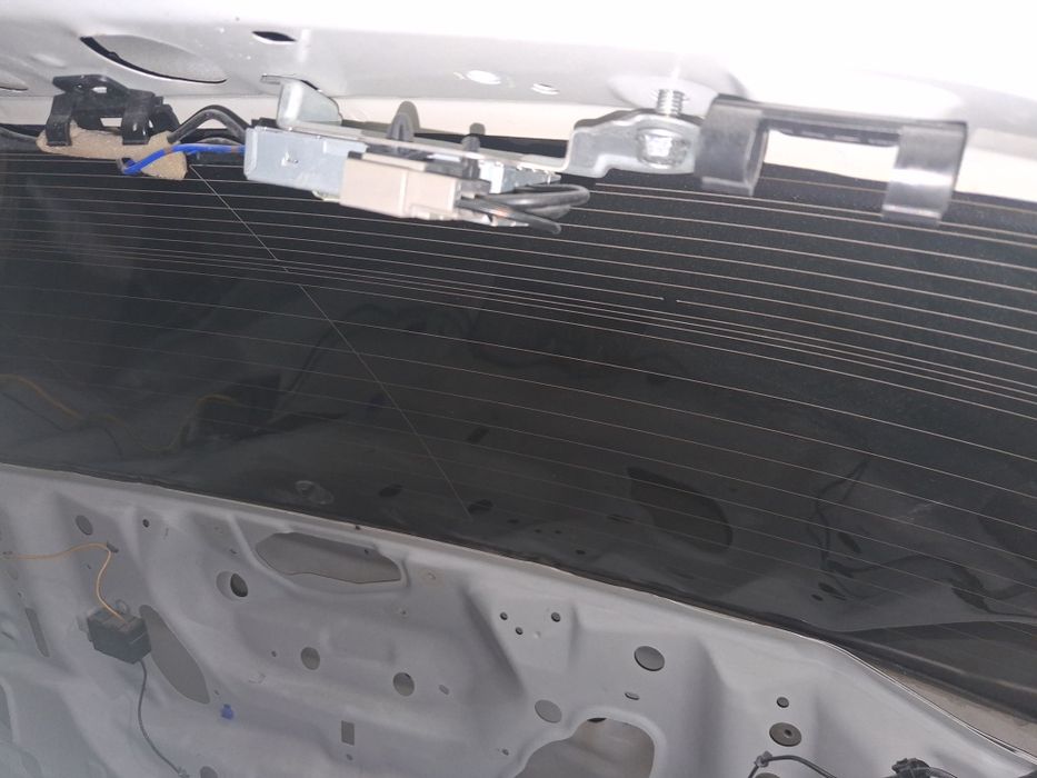 Продам лобовои субару аутбек