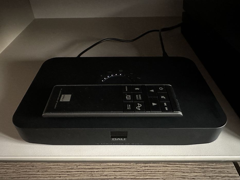 Dali Callisto 6C cu Dali Sound Hub Compact