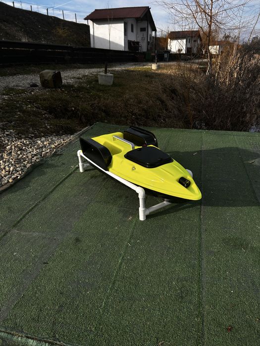 Navomodel pentru pescuit plantat