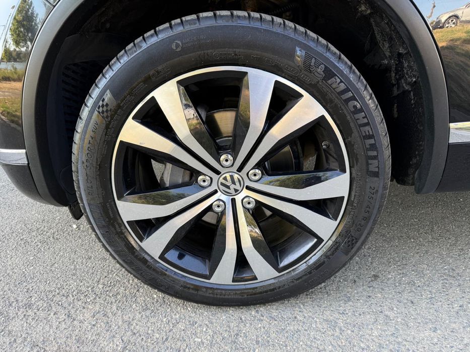 === Vând Volkswagen Touareg R-Line ===