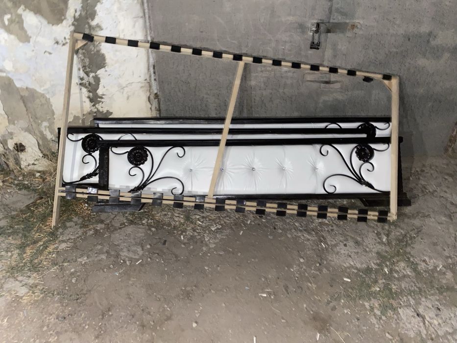 Продается кровать в хорошом состояние