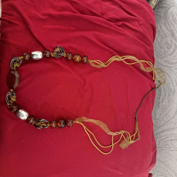 Бусы разные смотрите фото