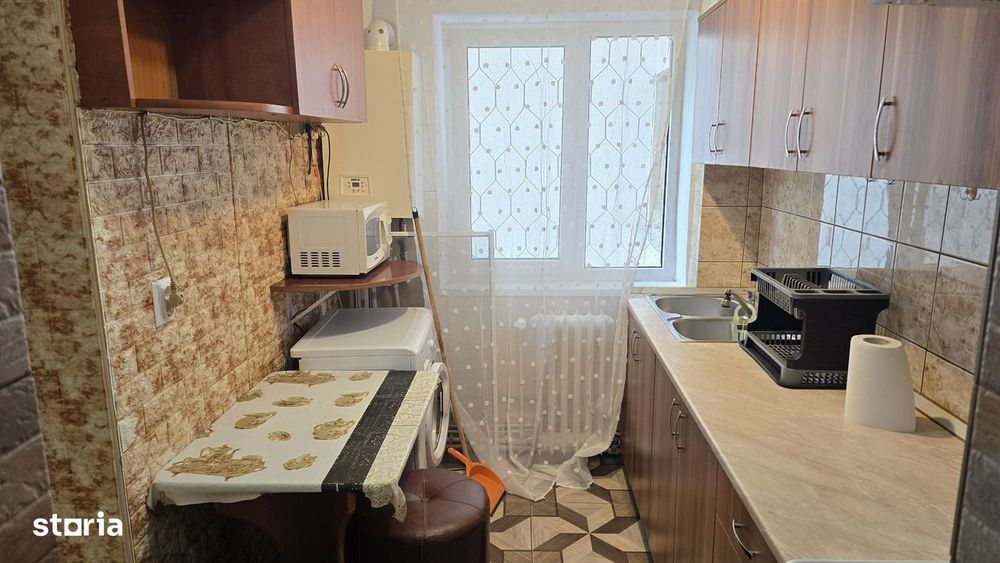 Inchiriez apartament cu 2 camere in Deva, Bld. Dacia, parter,