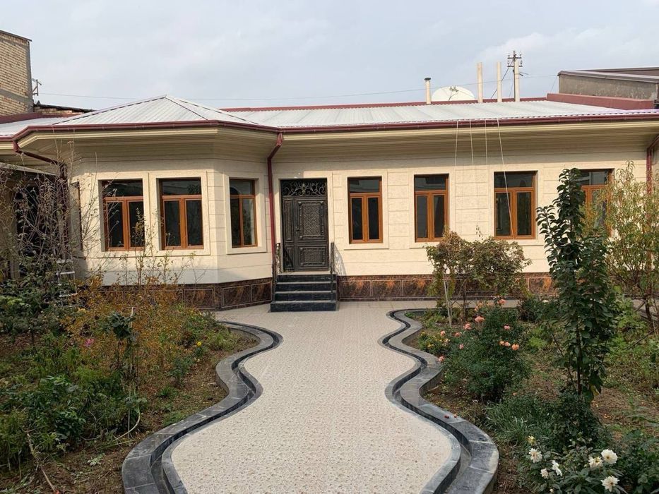 Шота Руставели Ракат 7 соток  Дом 400  кв,