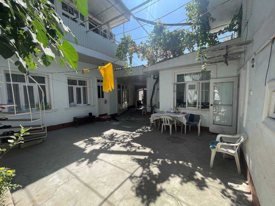 Продается двухэтажный дом в центре города ор.ул Исаева