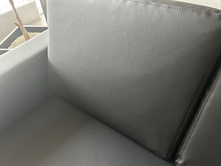 Кожен Диван черен