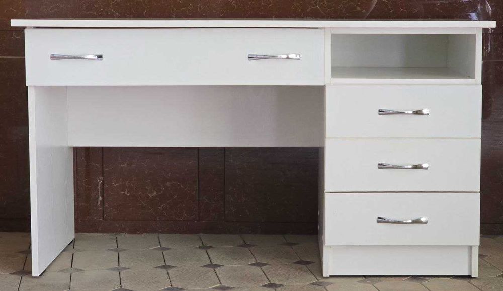 Продается Прихожий шкаф и стол/ kirvurishga kiyim shkafi