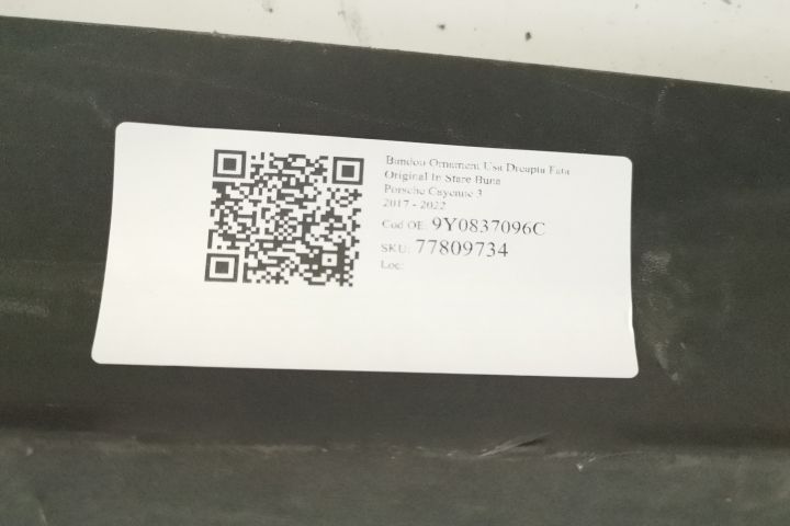 Bandou Ornament Usa Dreapta Fata Original In Stare Buna Porsche  Cayen