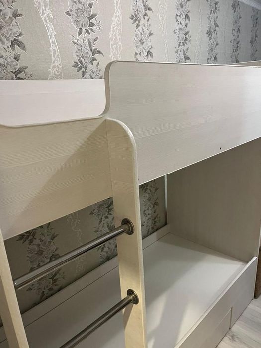 Кровать двухъярусная