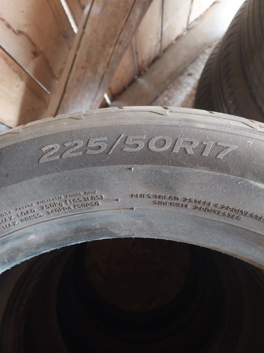 Vând 4 anvelope de vara 225 50 17