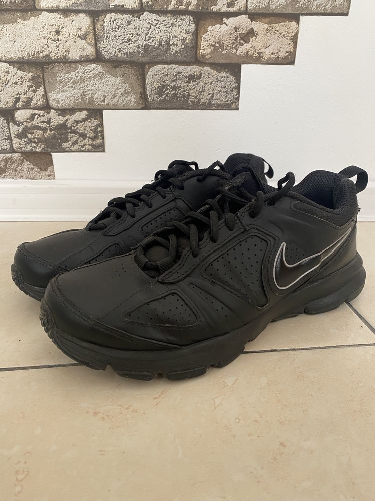 Nike T Lite XI marimea 40 Targu Mures OLX.ro