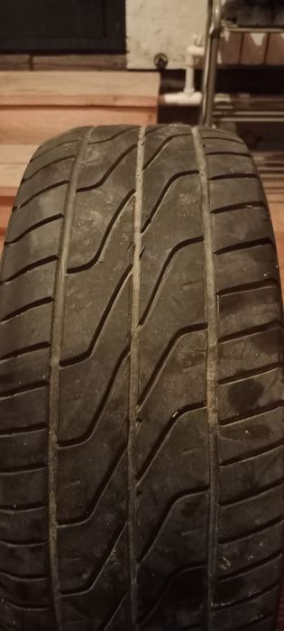 Продам летнюю резину на 15