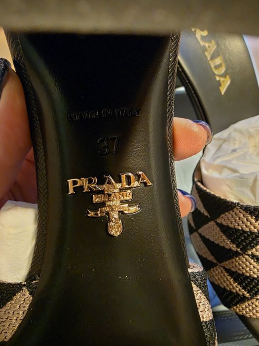 НОВИ чехли Prada