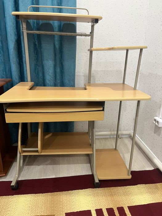 Продам компьютерный столик