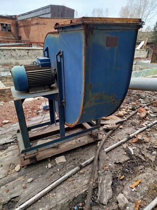 Продам вытяжку улитку б/у