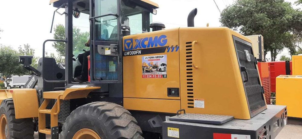 на складе Продаем фронтальный погрузчик XCMG LW300FN 1,8 рыч