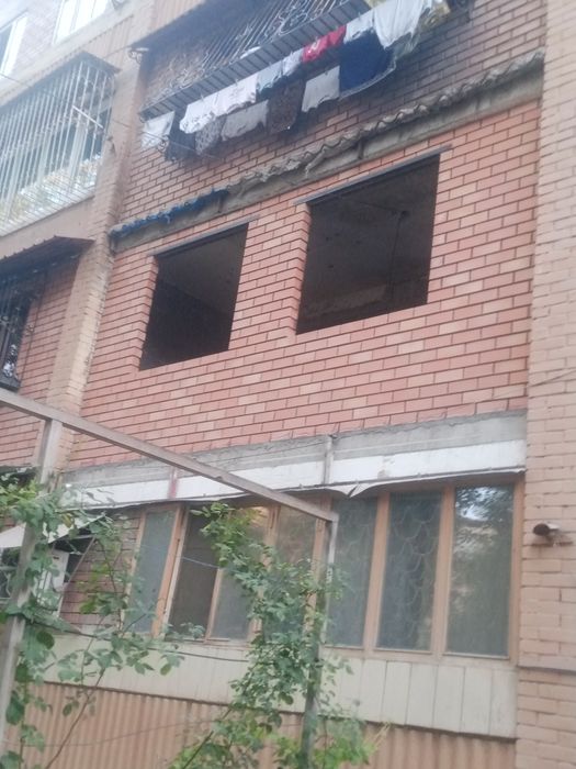 Кладка кирпича и ремонт балконов  Установка новые решотки козерки